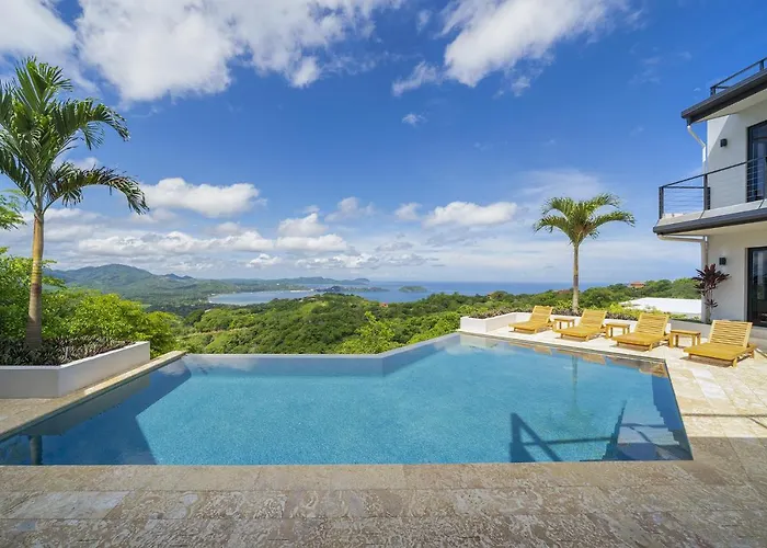 Vista Pacifico - Serene Villa, Ocean View Pool, Rooftop Deck, 5 Br Villa Potrero (Guanacaste)
