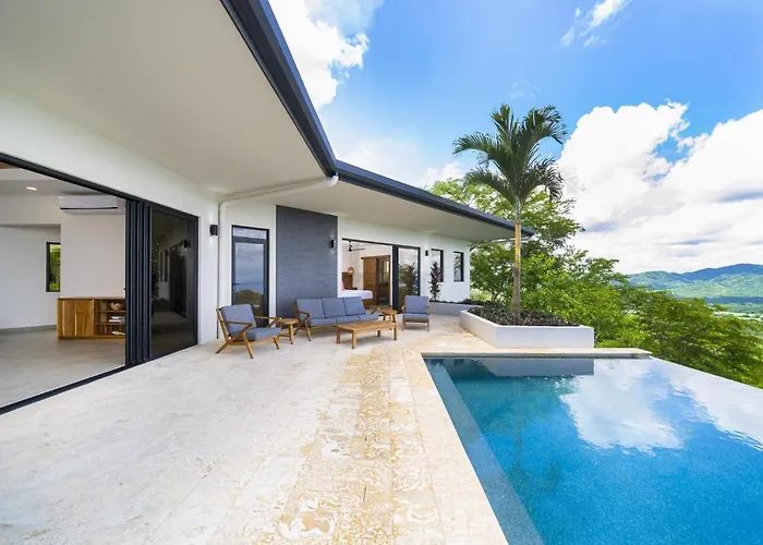 Vista Pacifico - Serene Villa, Ocean View Pool, Rooftop Deck, 5 Br Potrero (Guanacaste)