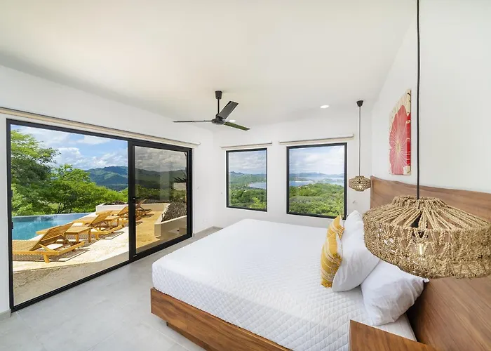 Vista Pacifico - Serene Villa, Ocean View Pool, Rooftop Deck, 5 Br Villa