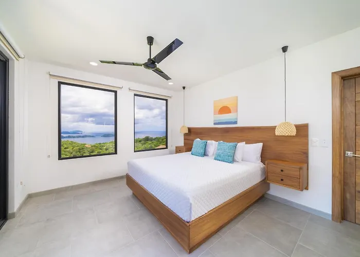 Vista Pacifico - Serene Villa, Ocean View Pool, Rooftop Deck, 5 Br Villa