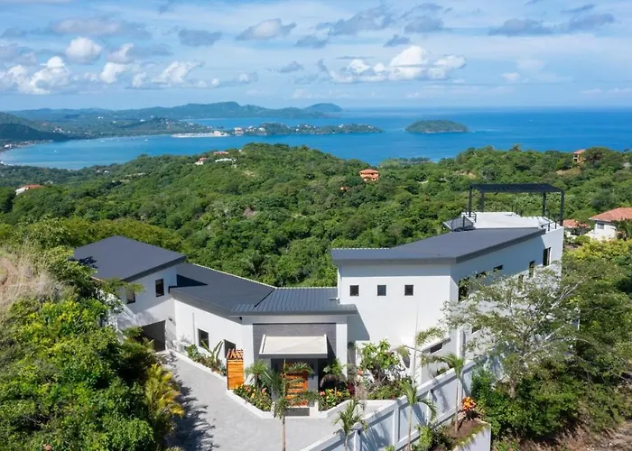 Villa Vista Pacifico - Serene Villa, Ocean View Pool, Rooftop Deck, 5 Br