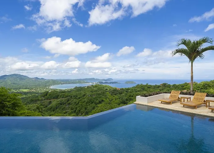Vista Pacifico - Serene Villa, Ocean View Pool, Rooftop Deck, 5 Br Villa Potrero (Guanacaste)