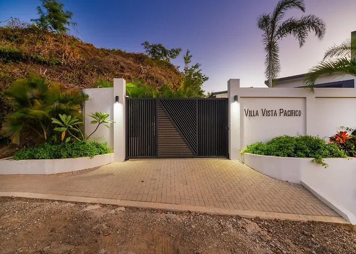Vista Pacifico - Serene Villa, Ocean View Pool, Rooftop Deck, 5 Br